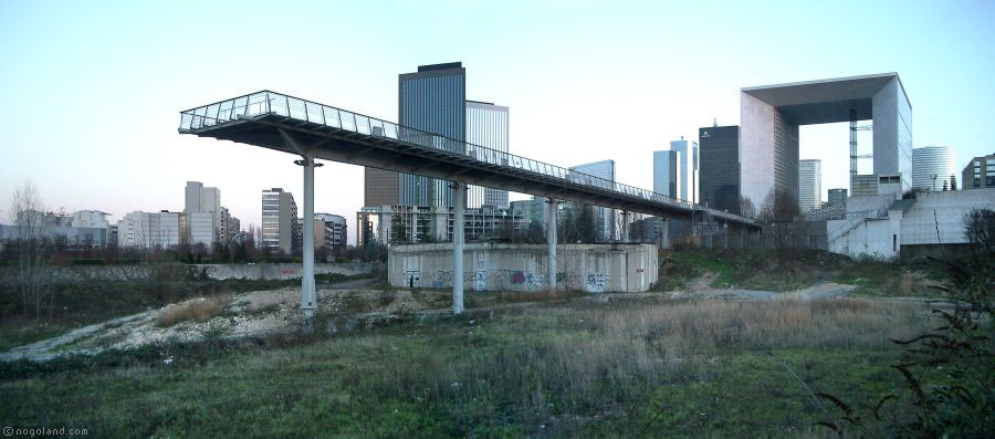 Path without a destination - La Defense